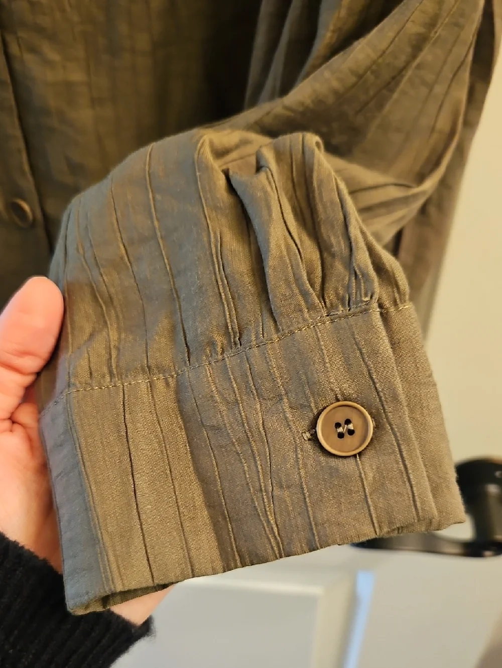 Promesa Olive Crinkle Button Down Top L Lightweight Relaxed Blouse - Picture 7 of 11